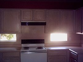 Nice 3 BR, 2 BA House - Half Mile From 2 Freeways in Phoenix, AZ (Photo 10 of 12)