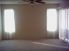 Nice 3 BR, 2 BA House - Half Mile From 2 Freeways in Phoenix, AZ (Photo 6 of 12)