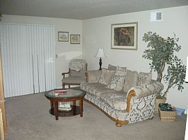 Courtyard View 3 BR 2 BA Condo in Las Vegas, NV (Photo 3 of 12)