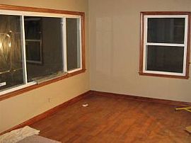 Newly Renovated 1 Bedroom House with Large Yard in Saint Louis Park, MN (Photo 2 of 6)