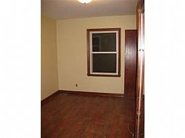 Newly Renovated 1 Bedroom House with Large Yard in Saint Louis Park, MN (Photo 6 of 6)