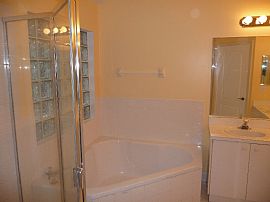 Large 3 BR, 2 BA Lakefront House with Garage in Miami, FL (Photo 10 of 12)