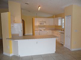 Large 3 BR, 2 BA Lakefront House with Garage in Miami, FL (Photo 12 of 12)