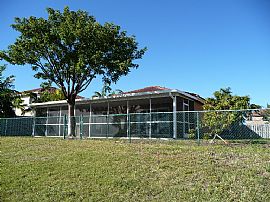 Large 3 BR, 2 BA Lakefront House with Garage in Miami, FL (Photo 4 of 12)