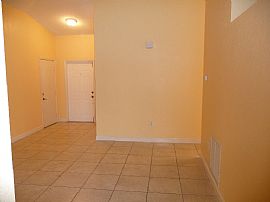 Large 3 BR, 2 BA Lakefront House with Garage in Miami, FL (Photo 5 of 12)