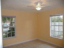 Large 3 BR, 2 BA Lakefront House with Garage in Miami, FL (Photo 8 of 12)