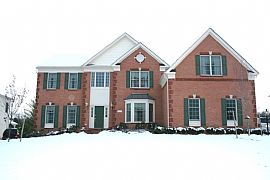 Luxury 4 Br, 3.5 Ba Estate House with a Solarium!!  in Chantilly, VA