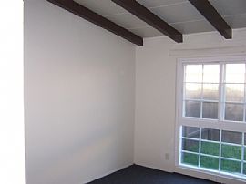 Quiet 1 Bedroom Triplex Unit with Yard and Near Shopping in Inglewood, CA (Photo 3 of 5)