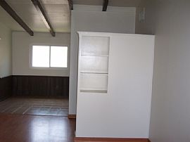 Quiet 1 Bedroom Triplex Unit with Yard and Near Shopping in Inglewood, CA (Photo 5 of 5)