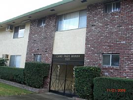 Sophisticated 1 BR, 1 BA Apartment Near Vic's Ice Cream in Sacramento, CA
