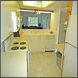 Spacious 2 Bedroom Condo with Golf Course View! in Seminole, FL (Photo 2 of 7)