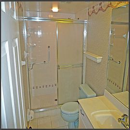 Spacious 2 Bedroom Condo with Golf Course View! in Seminole, FL (Photo 5 of 7)