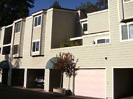 Immaculate 2 BR, 2.5 BA Townhouse an Entertainer's Delight in Westlake Village, CA