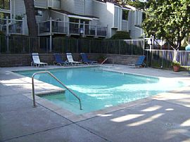 Immaculate 2 BR, 2.5 BA Townhouse an Entertainer's Delight in Westlake Village, CA (Photo 3 of 12)