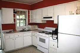 Charming 3 Bedroom Row Home with Some Unique Interior Features in Baltimore, MD (Photo 4 of 11)