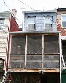 Charming 3 Bedroom Row Home with Some Unique Interior Features in Baltimore, MD (Photo 5 of 11)