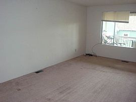 Amazing 2 Bedroom Ballard Townhouse in Duplex  in Seattle, WA (Photo 2 of 4)