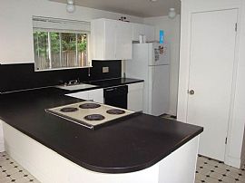 Amazing 2 Bedroom Ballard Townhouse in Duplex  in Seattle, WA (Photo 4 of 4)