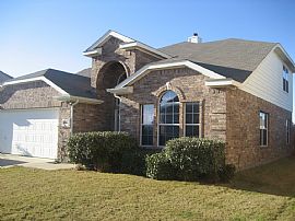 Lovely 5 BR, 2.5 BA Home with HUGE Backyard in Princeton, TX