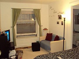 Spacious 1 Bedroom Studio in Prime Location! Available Now! in Chicago, IL (Photo 2 of 4)