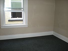 Cute 2 BR, 1 BA Apartment with Private Patio in Niagara Falls, NY (Photo 2 of 4)