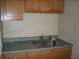 Cute 2 BR, 1 BA Apartment with Private Patio in Niagara Falls, NY (Photo 4 of 4)