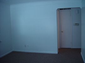 Beautiful 2 Bedroom House with 2 Car Garage in Hazel Park, MI (Photo 3 of 11)