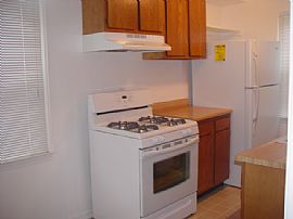 Beautiful 2 Bedroom House with 2 Car Garage in Hazel Park, MI (Photo 5 of 11)