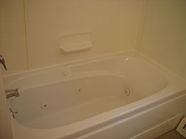 Beautiful 2 Bedroom House with 2 Car Garage in Hazel Park, MI (Photo 9 of 11)