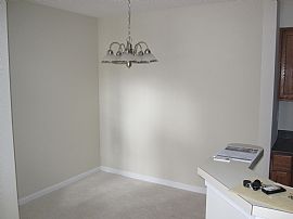 Nice 2 BR, 2 BA Condo with Brand New Carpets in Alexandria, VA (Photo 2 of 9)