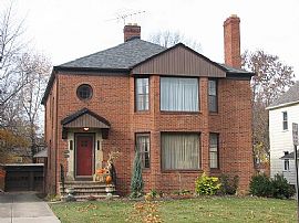 Beautifully Renovated 2 BR, 1 BA Apartment in Duplex in University Heights, OH