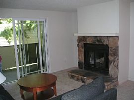 Unfurnished 2 BR, 1 BA Condo in Wooded Area in Wilsonville, OR (Photo 4 of 5)