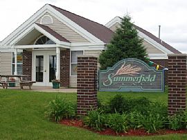 Spacious 3 Bedroom Apartment Home with Lots of Amenities in Oshkosh, WI (Photo 1 of 10)