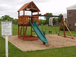 Spacious 3 Bedroom Apartment Home with Lots of Amenities in Oshkosh, WI (Photo 2 of 10)