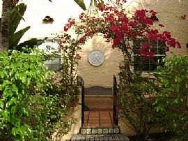 Unfurnished 1 Br, 1 Ba Duplex with Sun Room in West Palm Beach, FL (Photo 1 of 12)