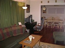 Unfurnished 1 Br, 1 Ba Duplex with Sun Room in West Palm Beach, FL (Photo 5 of 12)