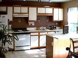 Nice 3 Beedroom, 2 car garage, big Yard, in Douglasville, GA (Photo 2 of 6)