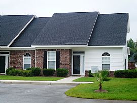 Cozy 4 Bedroom Townhome in Henderson with Great Views!! in Savannah, GA