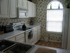 Cozy 4 Bedroom Townhome in Henderson with Great Views!! in Savannah, GA (Photo 10 of 11)