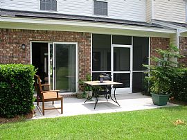 Cozy 4 Bedroom Townhome in Henderson with Great Views!! in Savannah, GA (Photo 8 of 11)