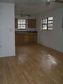 Clean 2 BR, 1 BA Home in Quiet Neighborhood in Umatilla, FL