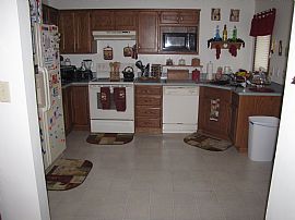 Beautiful 3 BR, 2 BA House in Very Safe Neighborhood! in Manhattan, KS (Photo 9 of 10)