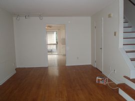 Spacious 2 Bedroom Condo on Courtland Ave. in Stamford, CT (Photo 4 of 4)