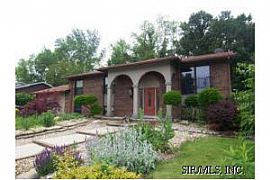 Beautiful 5 Bedroom Home - Amazing Location - Must See!!! in Glen Carbon, IL
