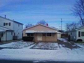 Beautiful, Quaint 3 BR, 1 BA Home with Brand New Carpet in Clinton Township, MI
