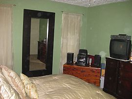 Cute 2 BR, 1 BA Condo - Top Floor Unit with Fantastic Floor Plan in Atlanta, GA (Photo 4 of 9)