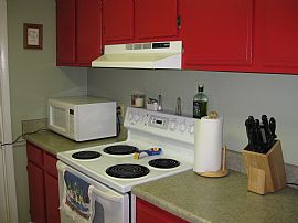 Cute 2 BR, 1 BA Condo - Top Floor Unit with Fantastic Floor Plan in Atlanta, GA (Photo 6 of 9)