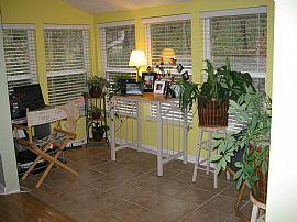 Cute 2 BR, 1 BA Condo - Top Floor Unit with Fantastic Floor Plan in Atlanta, GA (Photo 8 of 9)