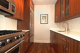 Fantastic 1 BR, 1.5 BA Apartment with Stunning River Views in Manhattan, NY (Photo 3 of 12)
