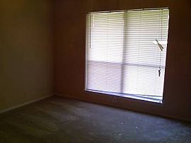 Cozy 2 Bedroom Apartment with New Carpet, Vinyl, and Paint! in Arlington, TX (Photo 6 of 6)
